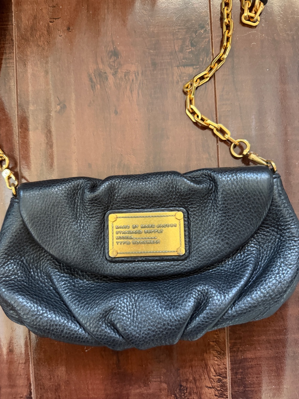 MARC JACOBS Black Leather Shoulder Bag with Gold Chain Detail - Picture 2 of 4